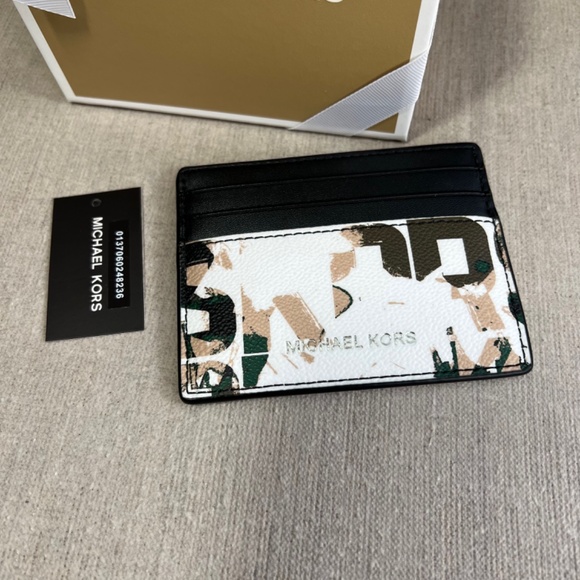 🎁 MICHAEL KORS Cooper Graphic Logo Tall Card Case - Picture 3 of 8